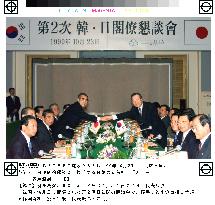 Japanese, South Korean leaders meet in Cheju