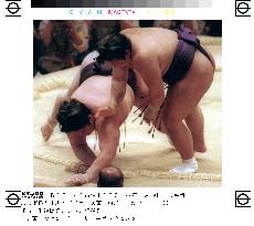 Dejima loses 2nd straight bout in Kyushu sumo