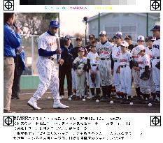 Sosa coaches batting for Japanese kids