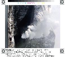 Mt. Usu volcano continues to belch smoke