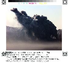 Mt. Usu continues emitting smoke