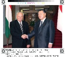 Japan, Hungary agree to boost ties