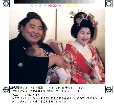 Sumo wrestler Kyokushuzan, wife and daughter meet press