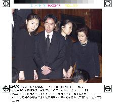 Obuchi's wife, children at Diet to hear eulogy