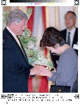 Clinton consoles Obuchi's widow