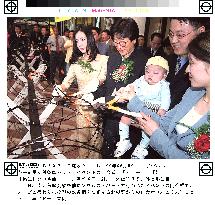 South Koreans cut barbed wire in advance of summit