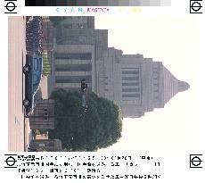 Hearse carrying body of Takeshita passes by Diet building