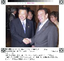 Mori, Schroeder shake hands in Okinawa