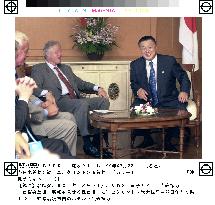 Mori, Clinton hold talks in Nago, Okinawa