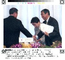 Kono shakes hands with Thailand's Surin