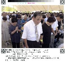 People offer silent prayer at A-bomb anniversary in Nagasaki