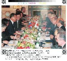 Mori, Putin hold 2nd round of talks in Tokyo
