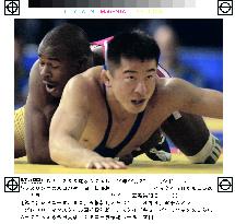 Nagata tries to prevent lift in 69 kg gold medal final