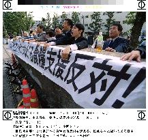 Families of missing protest LDP decision on food aid