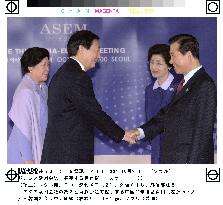 S. Korean Pres. Kim greets Chinese Premier Zhu