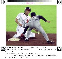 Akiyama out in Game 4 of Japan Series