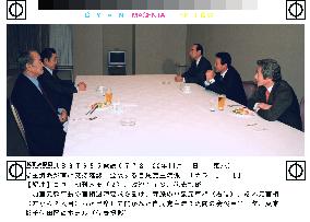 LDP factions favoring Mori agree to keep supporting cabinet