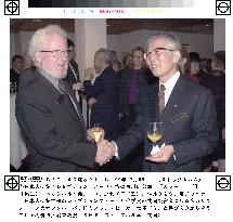 Nobel chemistry laureates Shirakawa, Heeger shake hands