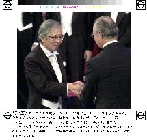(2)Japanese chemist Shirakawa awarded Nobel Prize