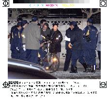 Tokyo policeman shoots 17-yr-old alleged assailant