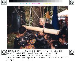 L.A. rings in U.S. peace bell donated by Japanese group