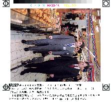 French ambassador visits Carrefour store in Osaka Pref.