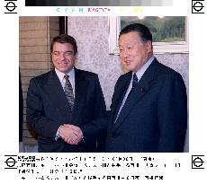 Japan offers to help Cuba improve ties with U.S.