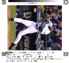 Ichiro grounds out in his 1st at bat