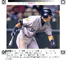Ichiro hits single in Mariners-Rangers game