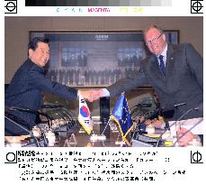 Kim meets EU delegates