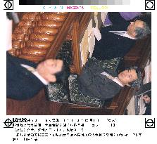 (1)Koizumi fields questions at upper house session
