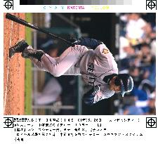 Ichiro singles in 2nd inning