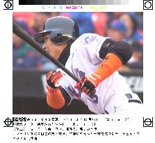 Shinjo lifts average above .300 again