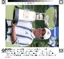 Izawa wins 3-way playoff for Diamond Cup golf victory