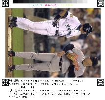 Ichiro talks to Ripken