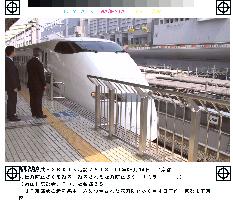 JR puts up fences on Kyoto station platforms to prevent falls