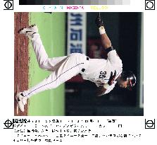 Hawks' Valdez hits two-run RBI single off Fighters' Sanders