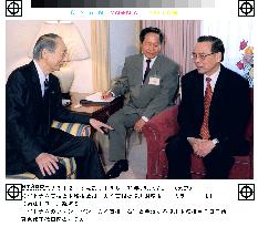 Khai meets with Shiokawa