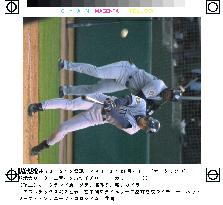 Ichiro hits RBI double