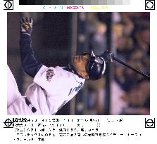 Ichiro goes 2-for-4