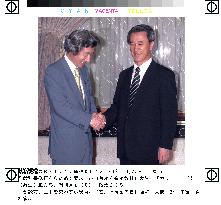 S. Korean envoy asks Koizumi to revise history textbook
