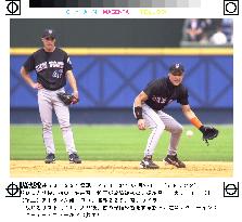 Shinjo practices fielding