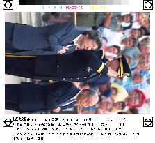 Koizumi visits Arlington National Cemetery