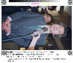 Koizumi speaks to reporters