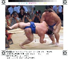 Ozeki Kaio remains unbeaten at Nagoya sumo tourney