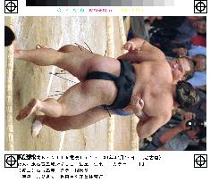 Ozeki Kaio remains perfect at Nagoya sumo meet