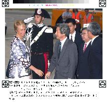 Premier Koizumi arrives at Genoa for G-8 summit
