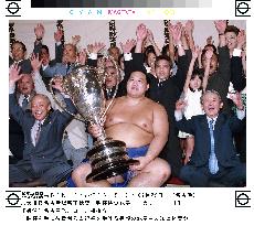 Kaio celebrates victory in sumo tourney
