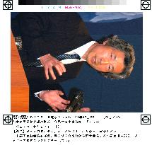 Koizumi meets press after G-8 summit