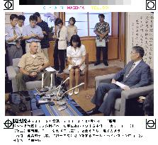 U.S. military chief in Okinawa meets governor before leaving